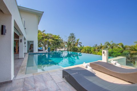 Casa de 7 dormitorios en Pattaya, Tailandia № 163919 - foto 12