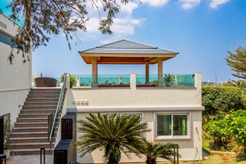 Casa de 7 dormitorios en Pattaya, Tailandia № 163919 - foto 10