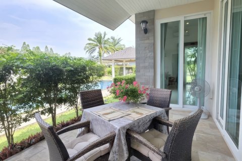 Villa in Pattaya, Thailand 3 bedrooms № 198748 - photo 18