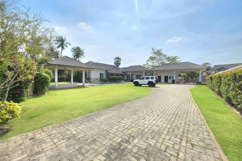 Villa in Pattaya, Thailand 3 bedrooms № 198748 - photo 9