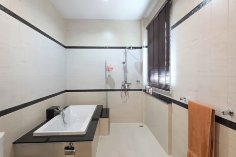 Villa in Pattaya, Thailand 3 bedrooms № 198748 - photo 22