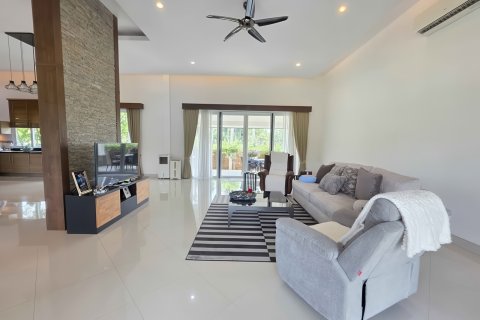 Villa in Pattaya, Thailand 3 bedrooms № 198748 - photo 11