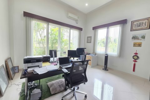 Villa in Pattaya, Thailand 3 bedrooms № 198748 - photo 23