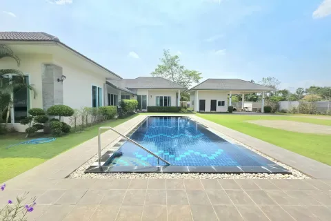 Villa in Pattaya, Thailand 3 bedrooms № 198748 - photo 25