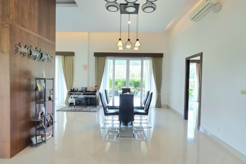 Villa in Pattaya, Thailand 3 bedrooms № 198748 - photo 13