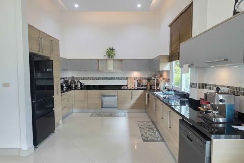 Villa in Pattaya, Thailand 3 bedrooms № 198748 - photo 15