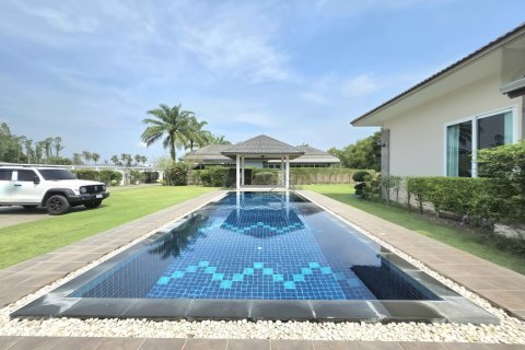 Villa in Pattaya, Thailand 3 bedrooms № 198748 - photo 2
