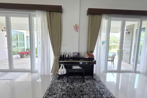 Villa in Pattaya, Thailand 3 bedrooms № 198748 - photo 12