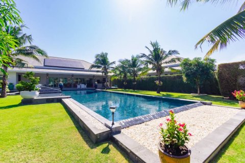 Chalet de 7 dormitorios en Cha-am, Tailandia № 153955 - foto 2