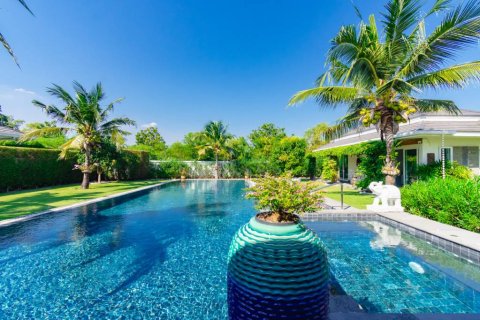Chalet de 7 dormitorios en Cha-am, Tailandia № 153955 - foto 3