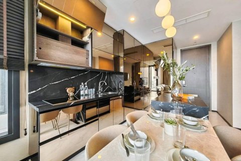 Condominio de 2 dormitorios en Khlong Toei, Bangkok, Tailandia № 153956 - foto 4