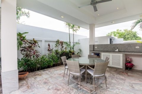 Chalet de 3 dormitorios en Hua Hin, Tailandia № 168619 - foto 7