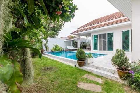 Chalet de 3 dormitorios en Hua Hin, Tailandia № 168619 - foto 2