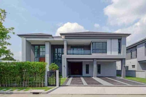 House in Bangkok, Thailand 5 bedrooms № 184049