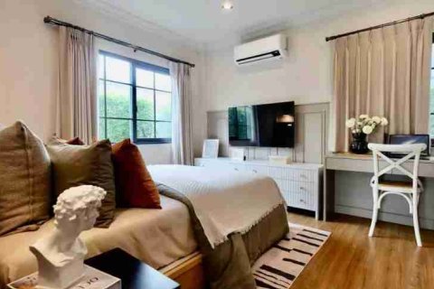 Casa de 4 dormitorios en Bangkok, Tailandia № 184048 - foto 13