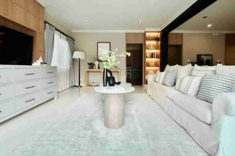 Casa de 4 dormitorios en Bangkok, Tailandia № 184048 - foto 10
