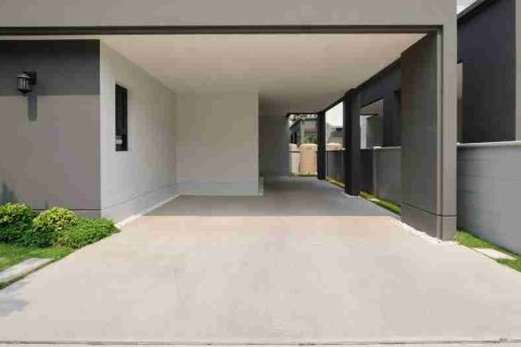 Casa de 4 dormitorios en Bangkok, Tailandia № 184048 - foto 8