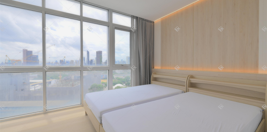 Condo in Bangkok, Thailand, 3 bedrooms  № 226114