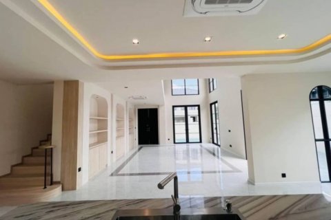 Chalet de 4 dormitorios en Pattaya, Tailandia № 114182 - foto 9