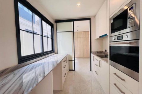 Chalet de 4 dormitorios en Pattaya, Tailandia № 114182 - foto 7
