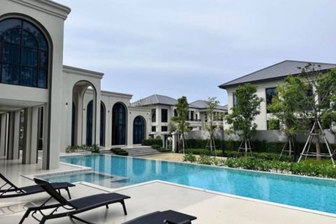 Chalet de 4 dormitorios en Pattaya, Tailandia № 114182
