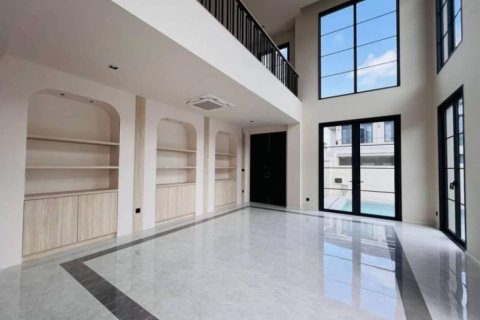 Chalet de 4 dormitorios en Pattaya, Tailandia № 114182 - foto 4