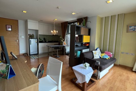 Condominio de 1 dormitorio en Watthana, Bangkok, Tailandia № 200867 - foto 5