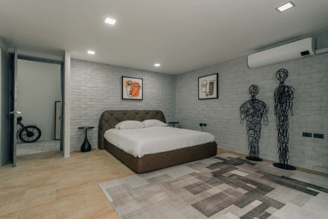 Chalet de 5 dormitorios en Kamala, Tailandia № 166281 - foto 10