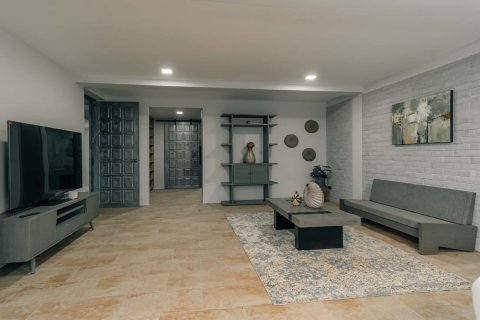Chalet de 5 dormitorios en Kamala, Tailandia № 166281 - foto 7