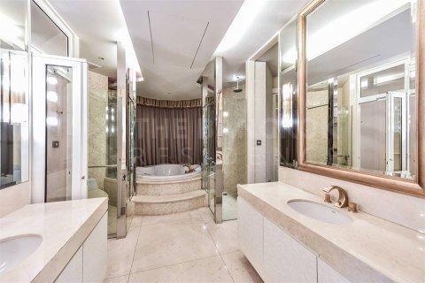 Condominio de 3 dormitorios en Bangkok, Tailandia № 201991 - foto 9
