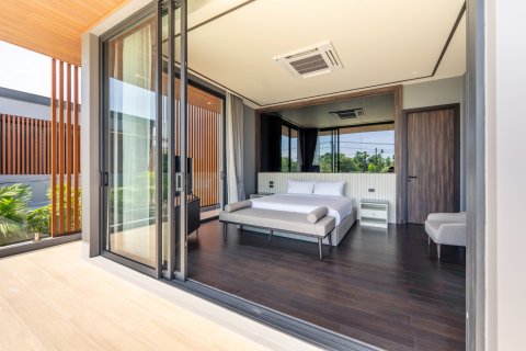 Chalet de 4 dormitorios en Layan Beach, Tailandia № 166694 - foto 14