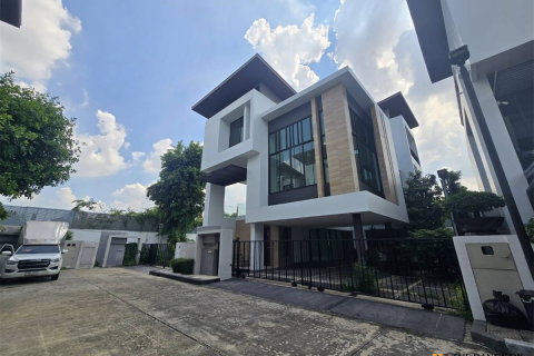 Haus in Bangkok, Thailand 4 Schlafzimmer № 190253