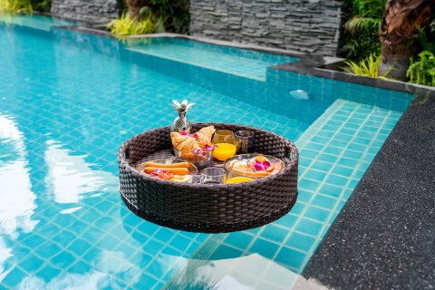 Chalet de 10 dormitorios en Pattaya, Tailandia № 164249 - foto 4