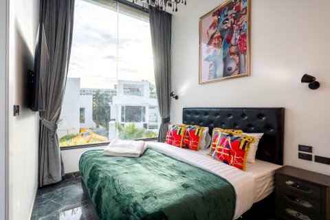Chalet de 10 dormitorios en Pattaya, Tailandia № 164249 - foto 14