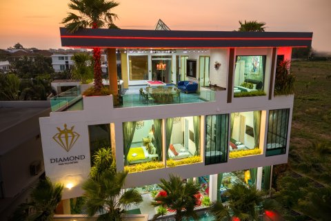 Chalet de 10 dormitorios en Pattaya, Tailandia № 164249