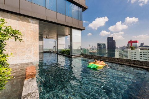 Condominio de 2 dormitorios en Bang Rak, Bangkok, Tailandia № 133872 - foto 27