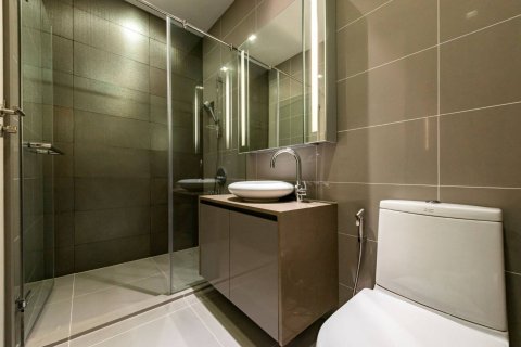 Condominio de 2 dormitorios en Bang Rak, Bangkok, Tailandia № 133872 - foto 15