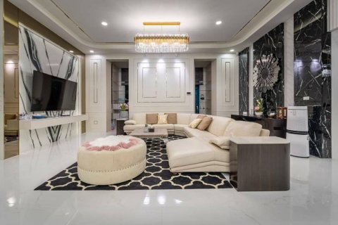 Chalet de 7 dormitorios en Pattaya, Tailandia № 133870 - foto 3