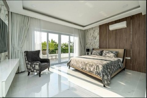 Chalet de 7 dormitorios en Pattaya, Tailandia № 133870 - foto 5