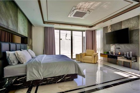 Chalet de 7 dormitorios en Pattaya, Tailandia № 133871 - foto 7