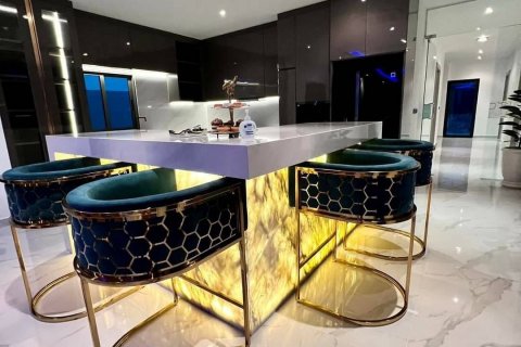Chalet de 7 dormitorios en Pattaya, Tailandia № 133871 - foto 6