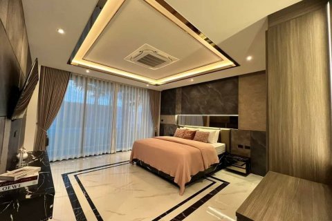 Chalet de 7 dormitorios en Pattaya, Tailandia № 133871 - foto 8