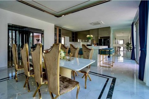 Chalet de 7 dormitorios en Pattaya, Tailandia № 133871 - foto 4