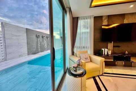 Chalet de 7 dormitorios en Pattaya, Tailandia № 133871 - foto 5