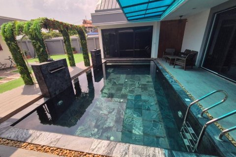 Casa de 6 dormitorios en Pattaya, Tailandia № 150259 - foto 15