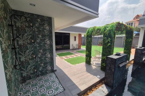 Casa de 6 dormitorios en Pattaya, Tailandia № 150259 - foto 22