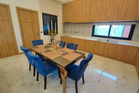 Casa de 6 dormitorios en Pattaya, Tailandia № 150259 - foto 4