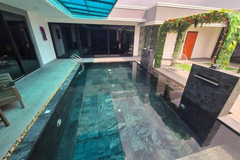Casa de 6 dormitorios en Pattaya, Tailandia № 150259 - foto 18