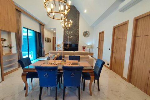 Casa de 6 dormitorios en Pattaya, Tailandia № 150259 - foto 3