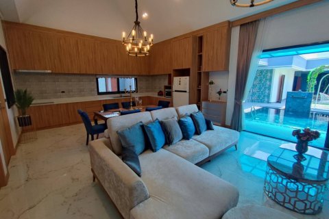 Casa de 6 dormitorios en Pattaya, Tailandia № 150259 - foto 2